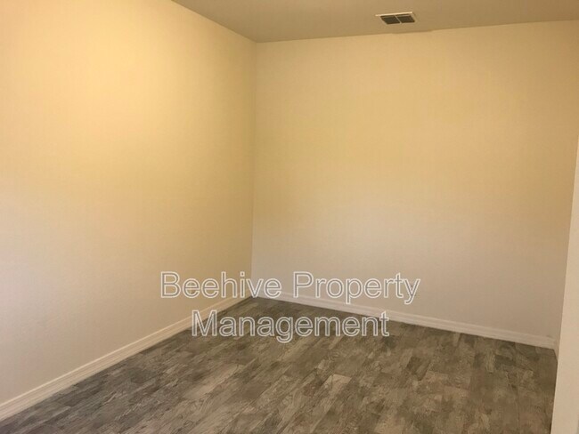 Building Photo - 3014 N 72nd St