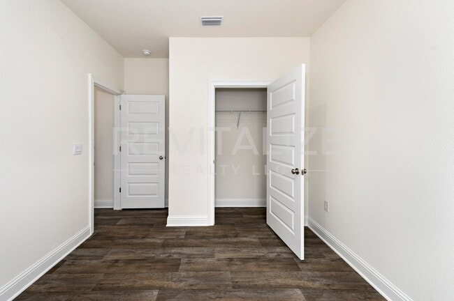 Building Photo - 13330 Shea Cir