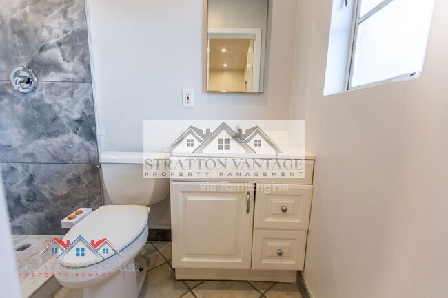 Building Photo - 5142 N 18th Pl