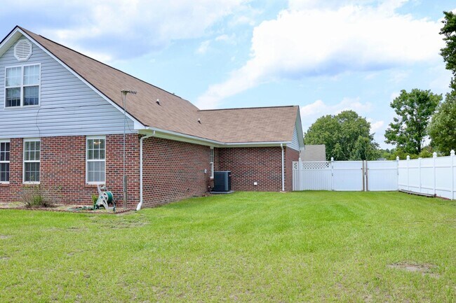 Building Photo - 109 Purple Martin Pl