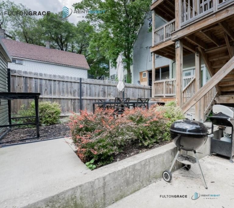 Building Photo - 2651 W Armitage Ave