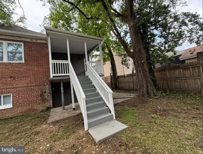 Building Photo - 2919 Woodland Ave