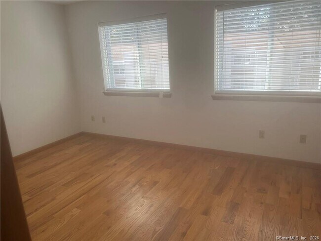 Building Photo - 10 MacIntosh Ln