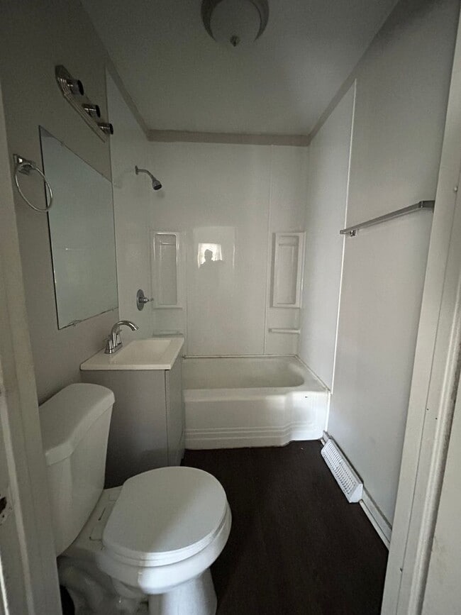 Building Photo - 3 bed 1 bath