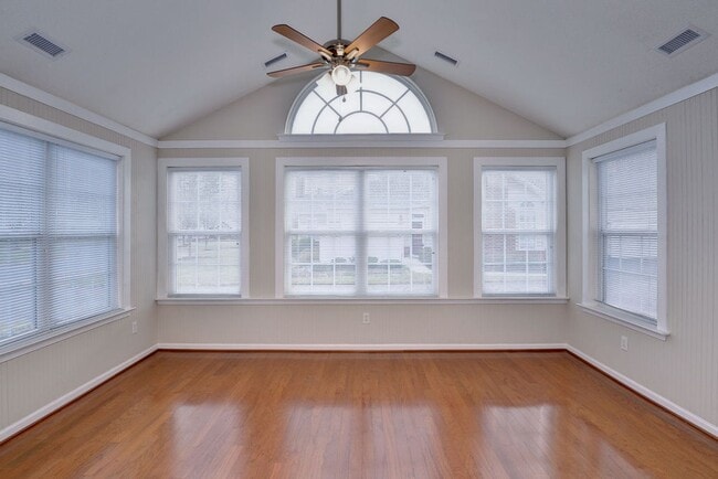 Building Photo - Easy Single Floor Living