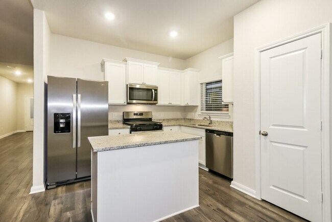 Building Photo - 412 Polly Grv Dr