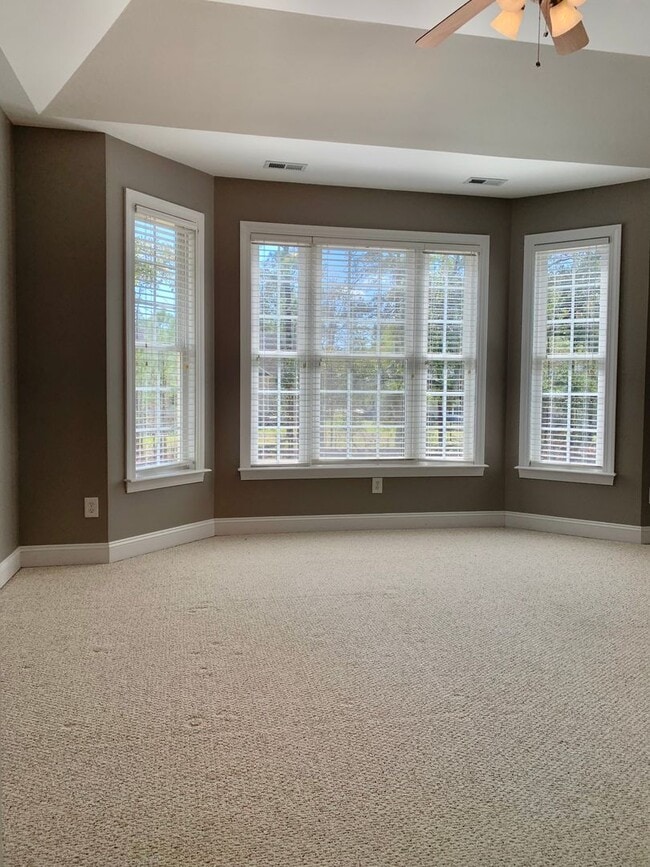 Building Photo - Great Home in Gated Community with Bonus Room!