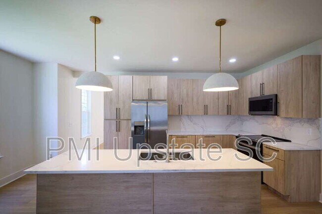 Building Photo - 307 Woodruff Lake Way