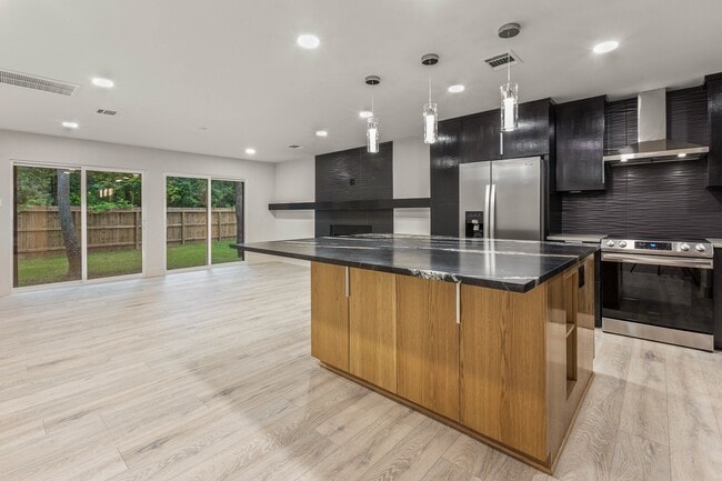 Building Photo - 1310 E Red Cedar Cir