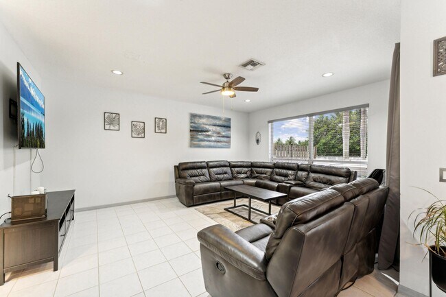 Building Photo - 7349 Oakboro Dr