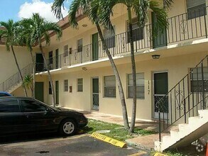 Building Photo - Nice 2 Bed 1 Bath, Unit Located in Quiet S...