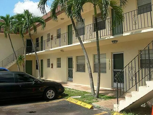 Primary Photo - Nice 2 Bed 1 Bath, Unit Located in Quiet S...