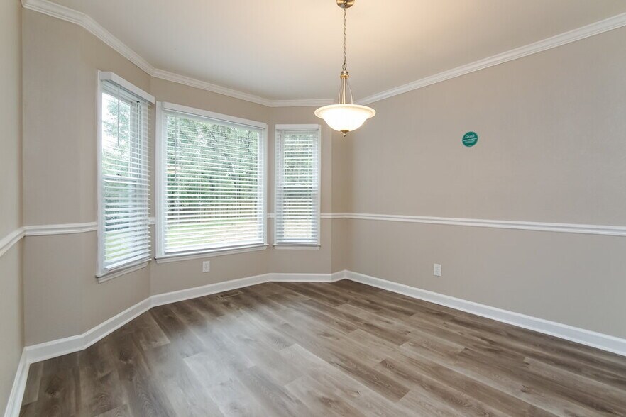 Building Photo - 925 Fairlong Rd