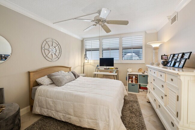 Building Photo - 910 Dogwood Dr