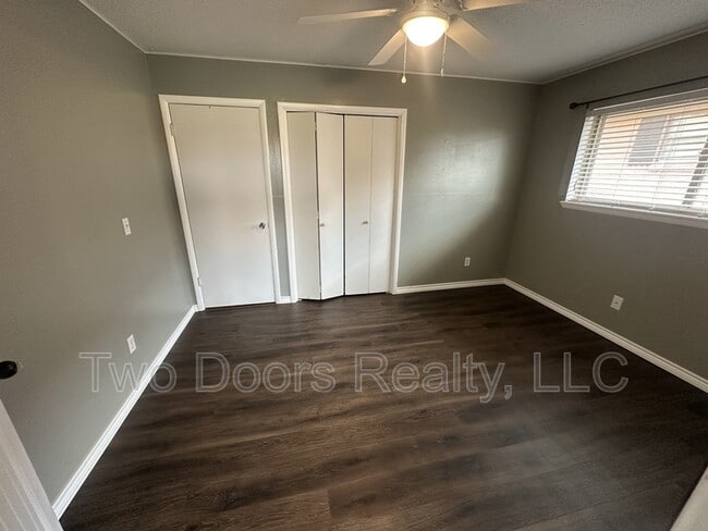 Building Photo - 137 E Jarman Dr
