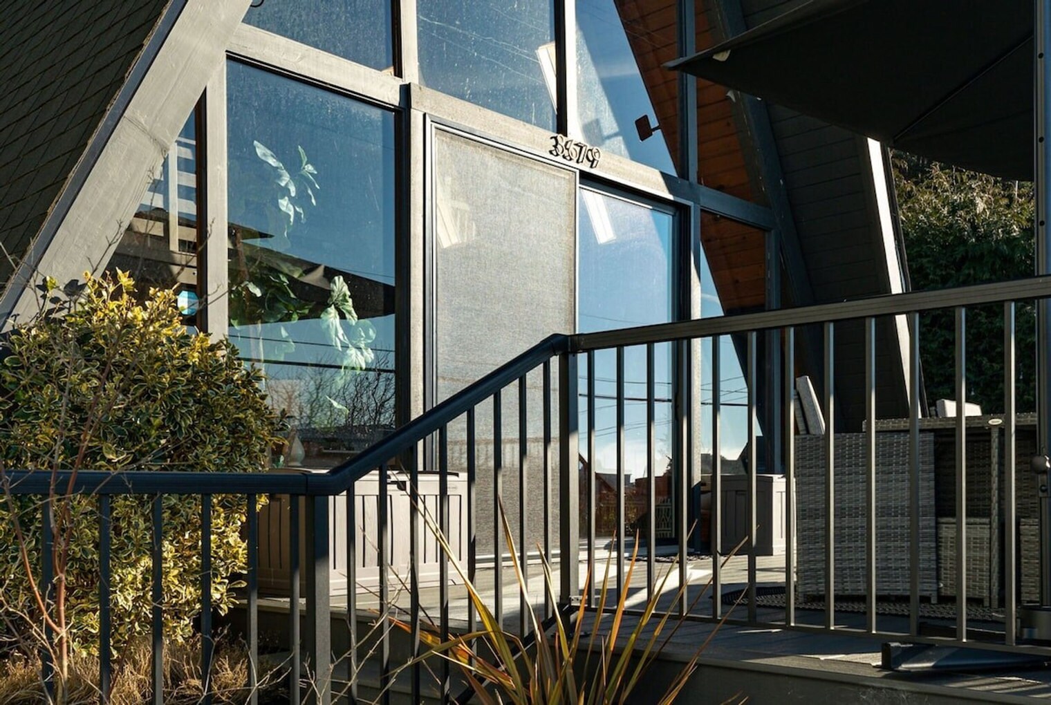 Building Photo - 3679 S Shorewood Ave