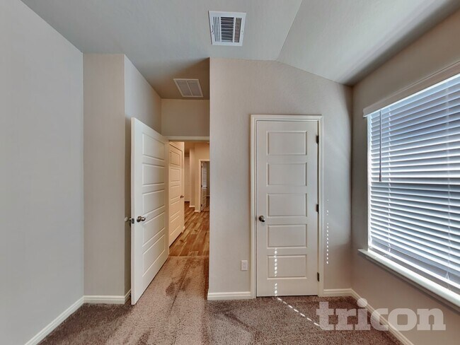 Building Photo - 5523 Shasta Pl