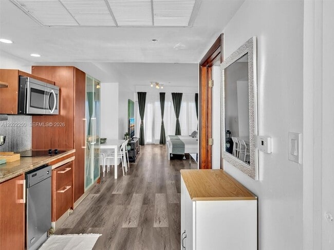 Building Photo - 1052 Ocean Dr