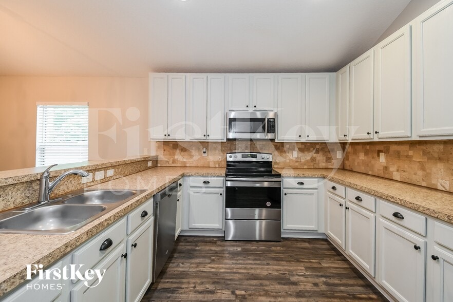 Building Photo - 627 Arborwood Dr