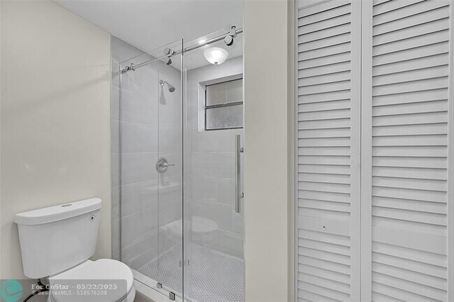 Building Photo - 9150 NW 38th Dr