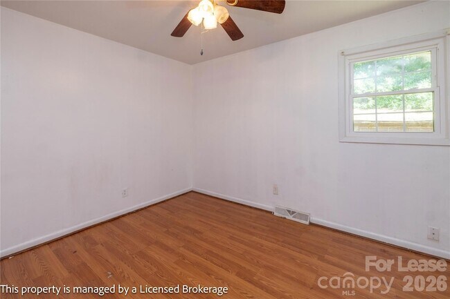 Building Photo - 234 Poplin St