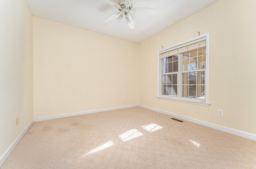 Building Photo - 4332 Southern Oak Dr