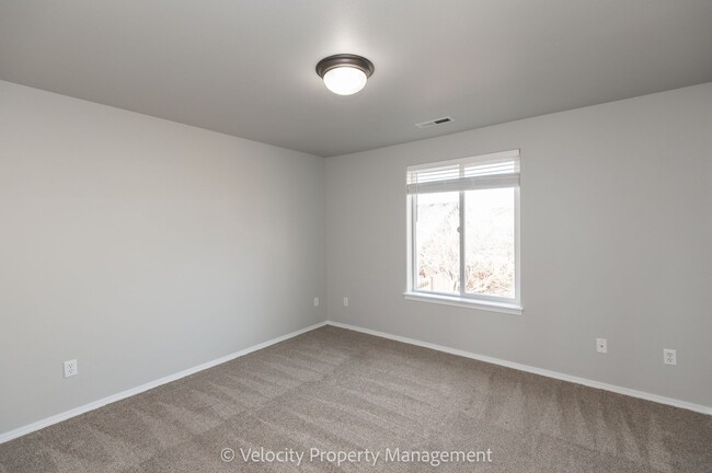 Building Photo - Beautifully Remodeled 4 Bedroom + Office H...