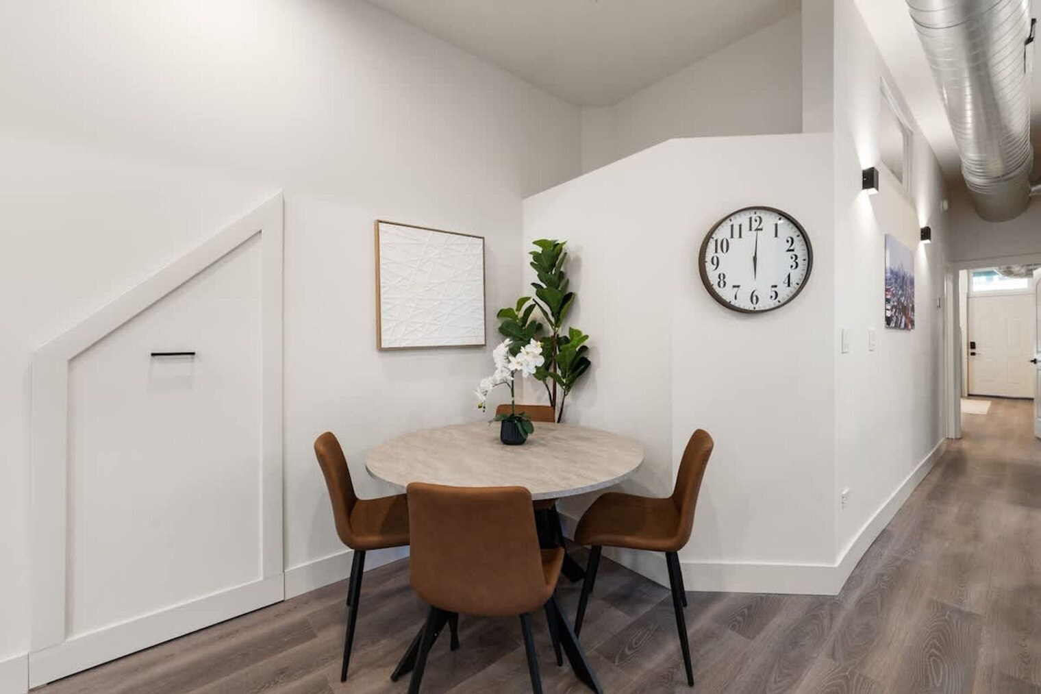 Building Photo - 1543 N Claremont Ave