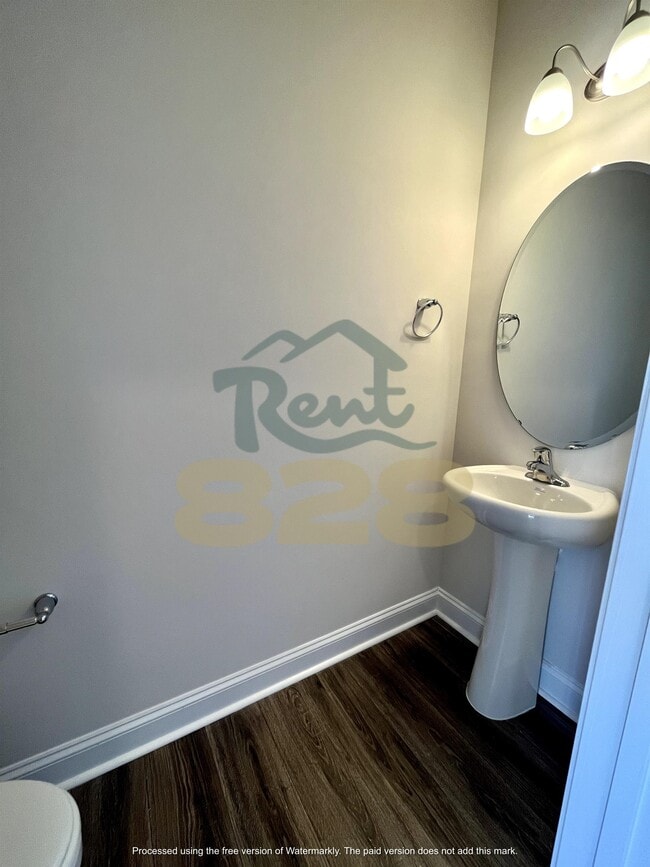 Building Photo - 146 Creekview Rd