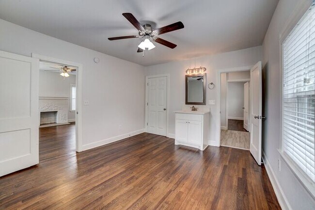 Building Photo - Charming 1920s Home - Fully Renovated