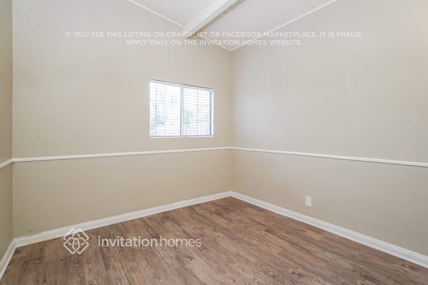 Building Photo - 10831 Balboa Blvd