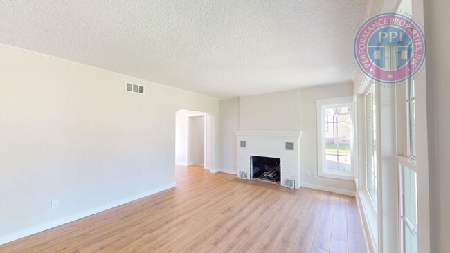 Building Photo - Portland's Sought After University Park!!!  Luxury Classic Ranch Style Home, Completely Renovated...