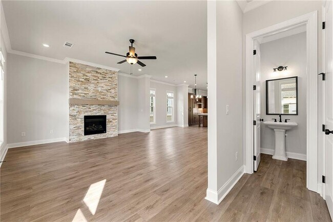 Building Photo - 114 Stonehouse Dr