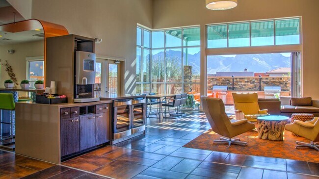 Building Photo - 10950 N La Cañada Dr