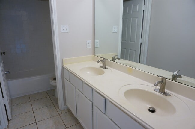 Building Photo - 4607 Forest Home Dr