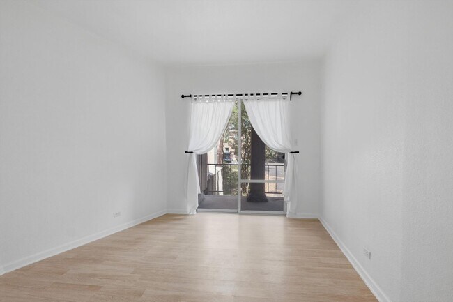 Building Photo - Rare rental: Chateau Dijon 1/1 in Alamo Heights