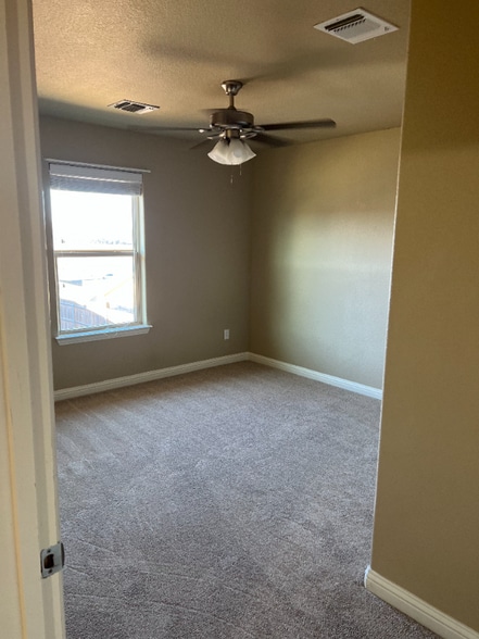 Building Photo - 907 Dart Ct