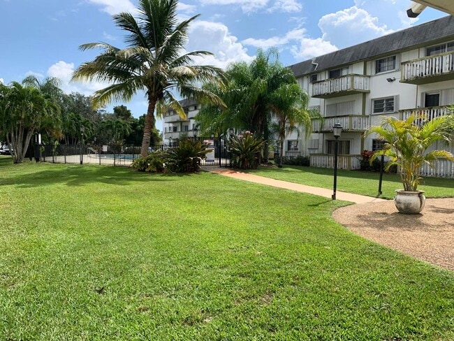 Building Photo - 15225 NE 6th Ave