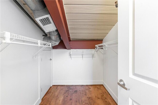 Building Photo - 1261 Caroline St NE