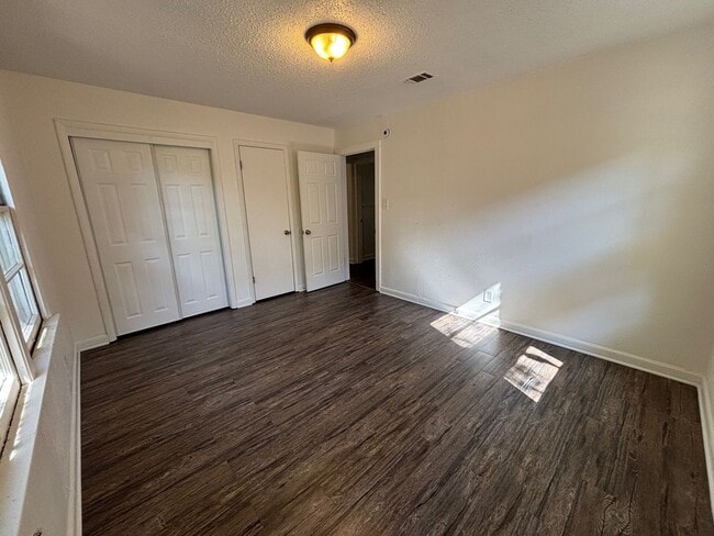 Building Photo - Cozy home in Shreveport