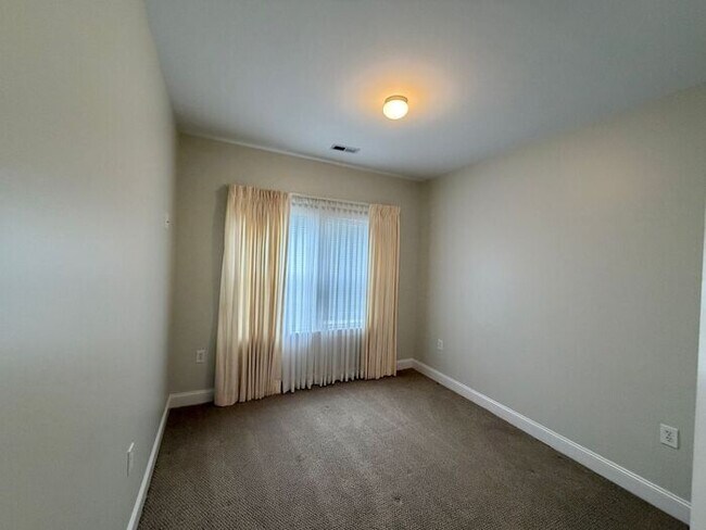 Building Photo - Marsh Oaks Marymount patio home with a one car garage Porter’s neck location