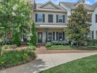 Building Photo - Beautiful 3BR Townhome in Franklin