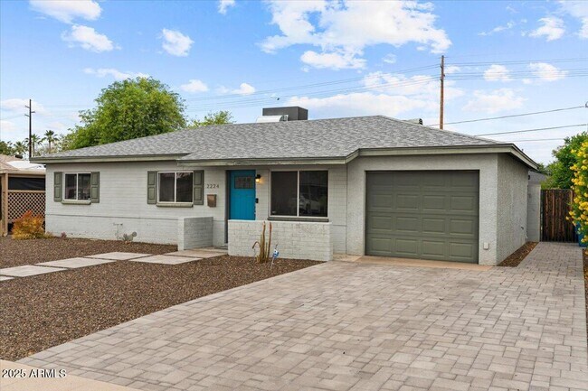 Building Photo - 2224 E Sells Dr