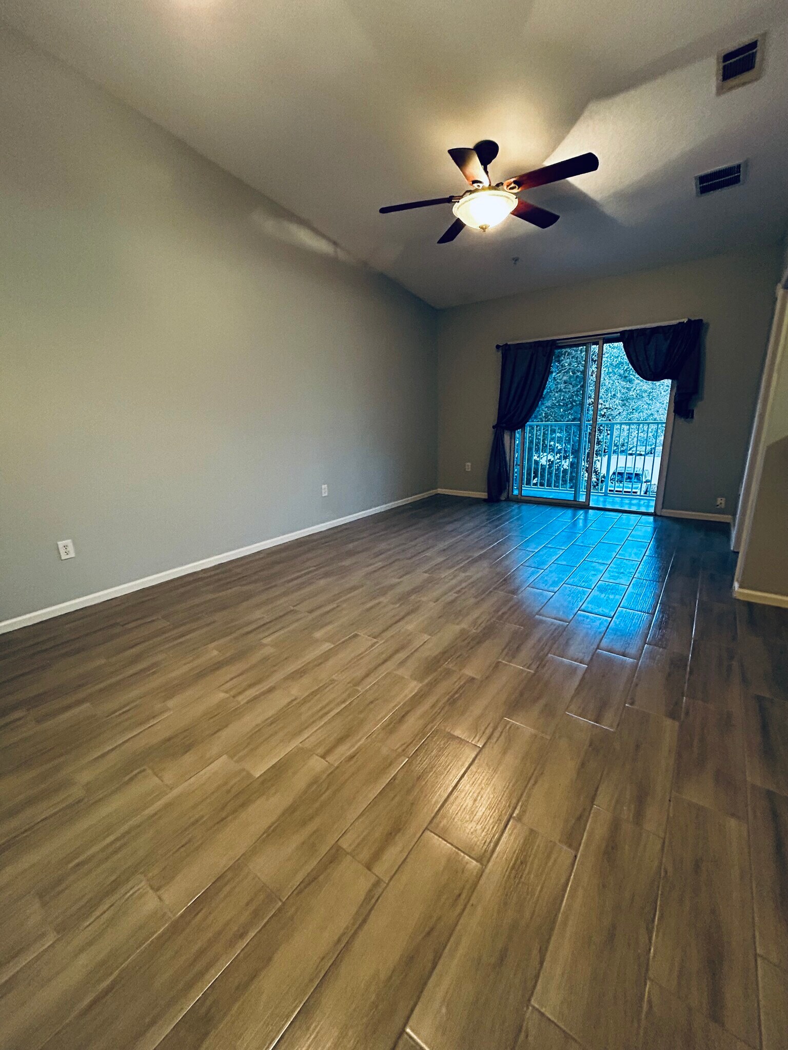 Building Photo - 9690 Amarante Cir