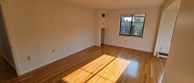 Building Photo - 200 Ledgewood Dr