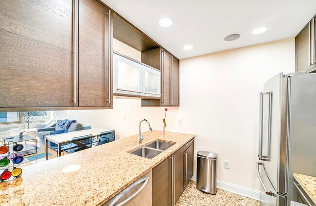 Building Photo - 10 Regent St