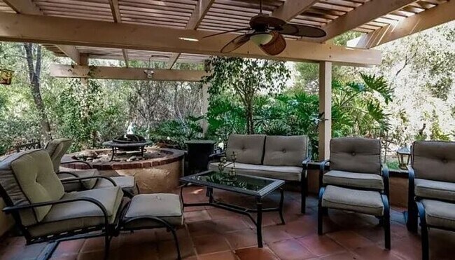 Building Photo - Spacious 5-Bedroom Home for Rent in Prime ...