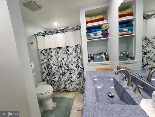 Building Photo - 2 Adam Ct