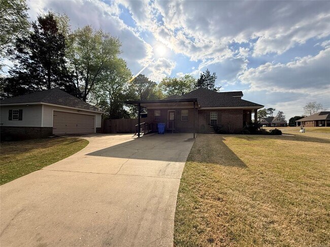 Building Photo - 601 Prairie View Dr