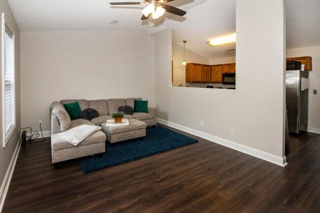 Building Photo - Knoxville 37912 - 2 bedroom, 2 bath home - Call Jean Chung (865) 386-1022